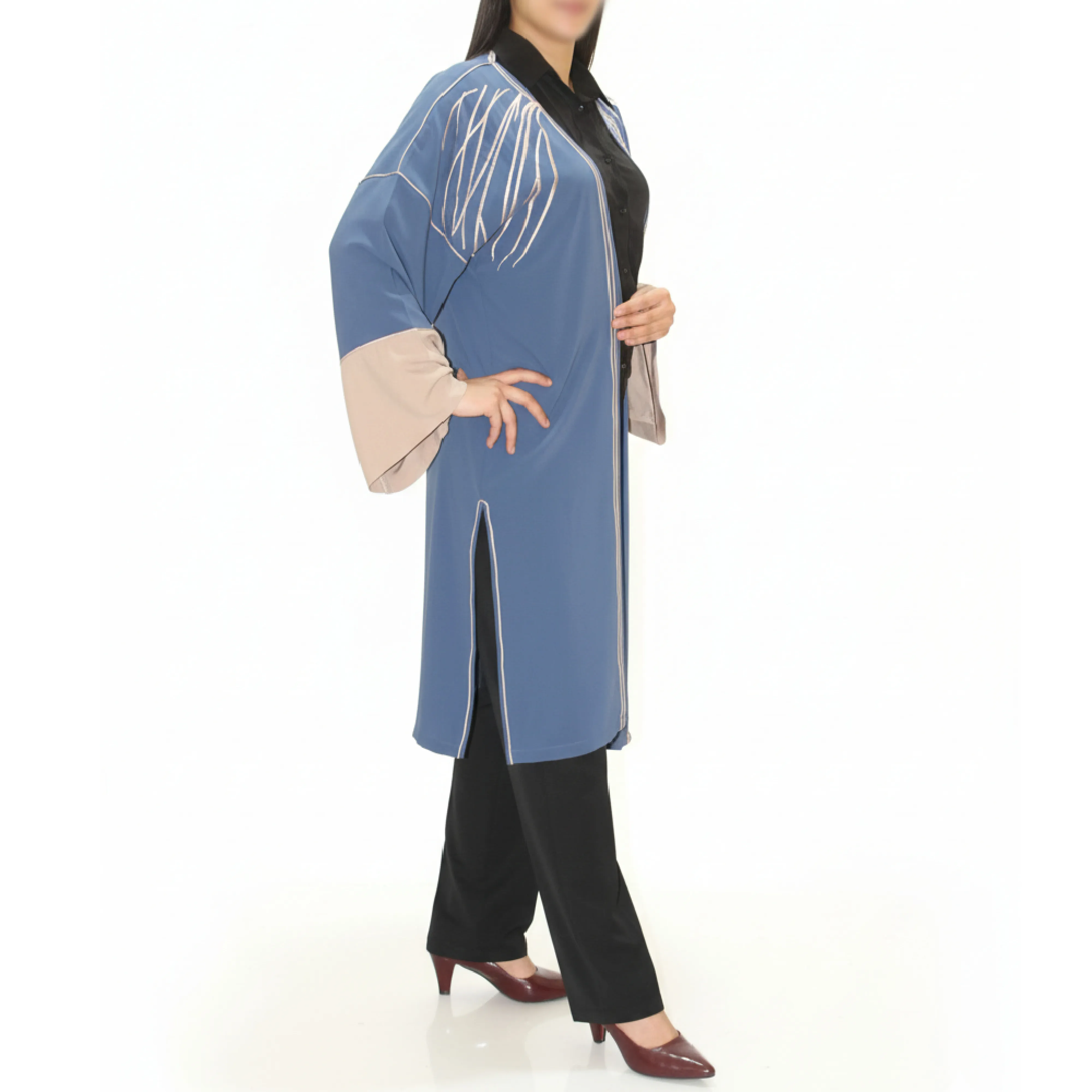 Abaya Moderne Bleue avec Manches Beiges Élégantes