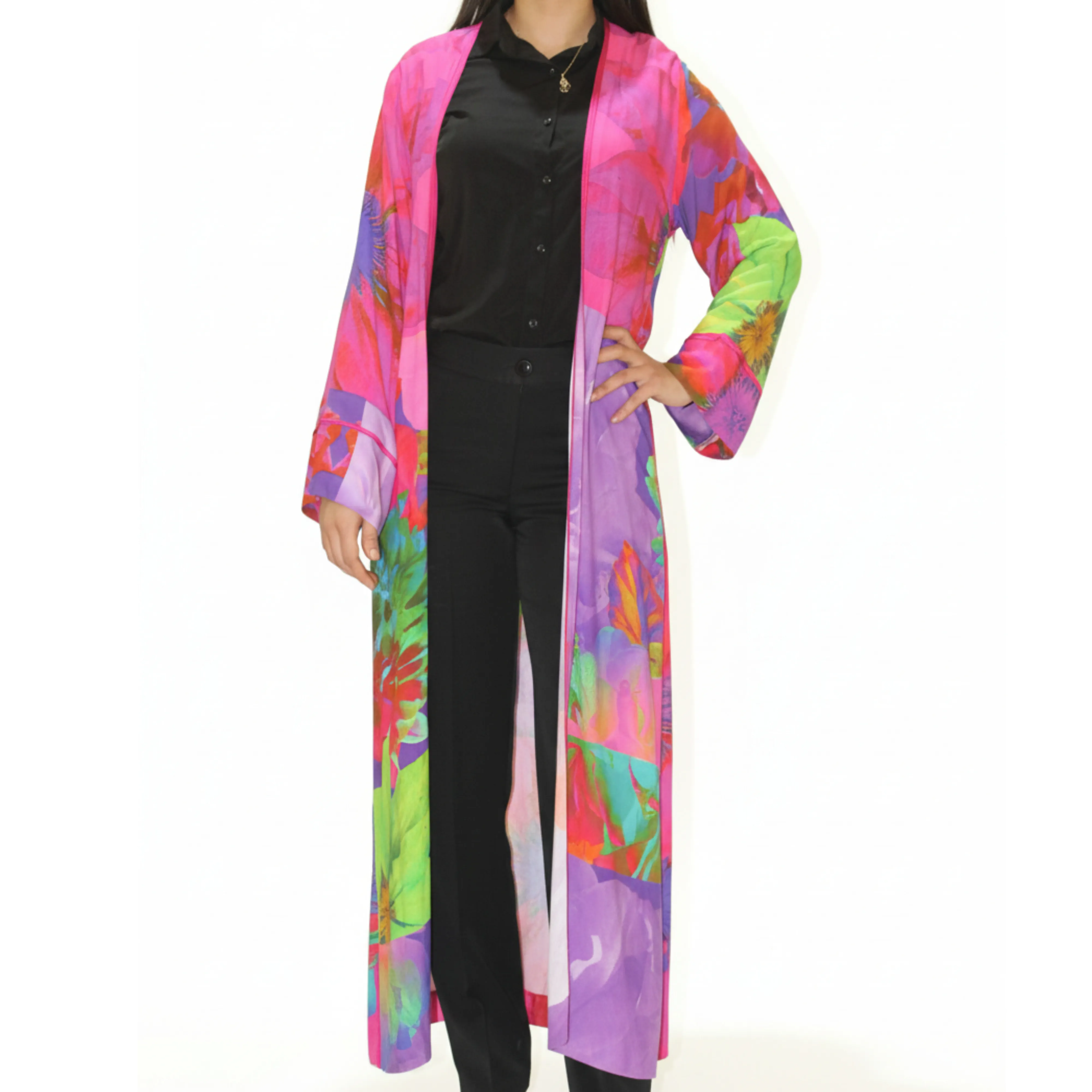 Abaya Longue Colorée à Motifs Floraux – Tissu Léger et Élégant