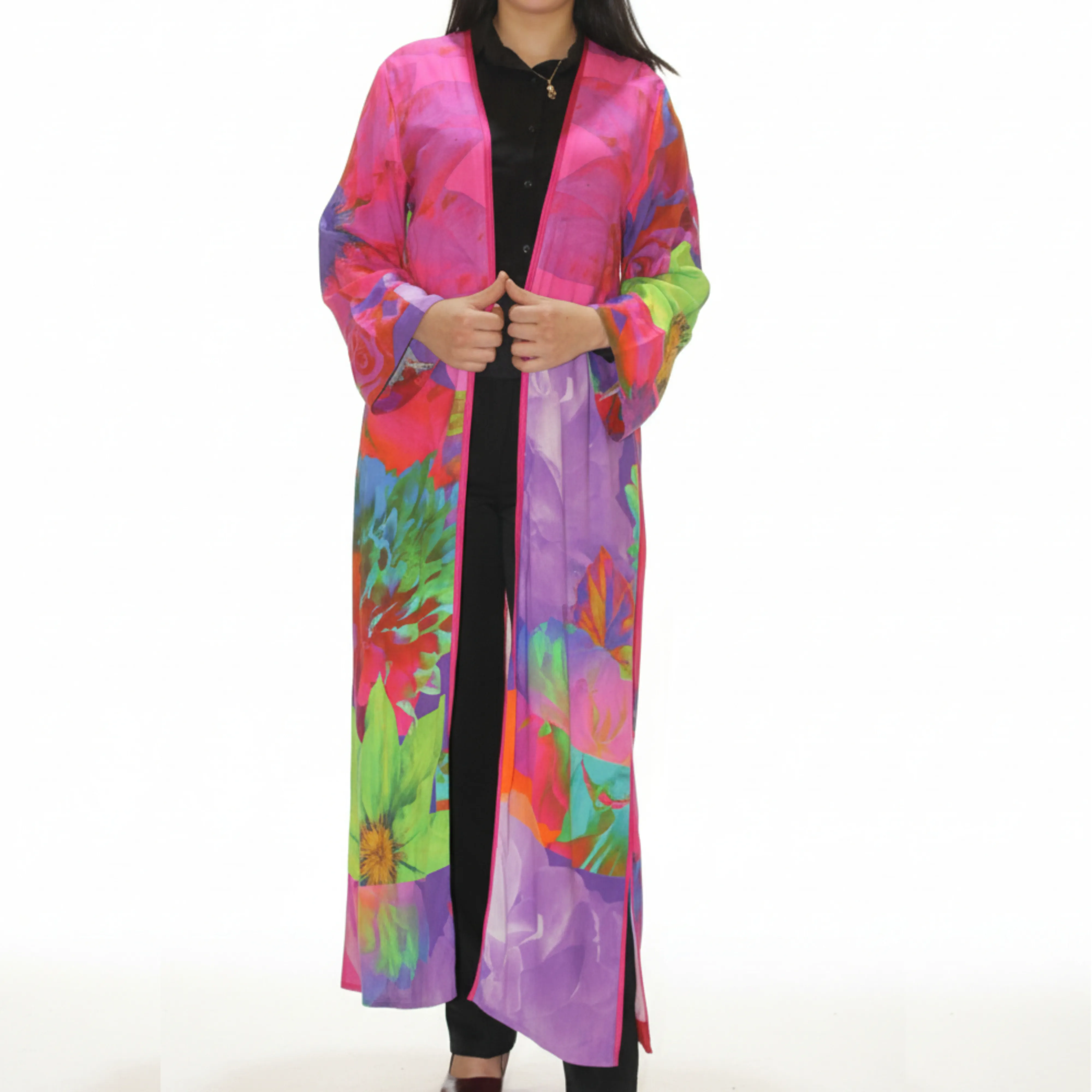 Abaya Longue Colorée à Motifs Floraux – Tissu Léger et Élégant