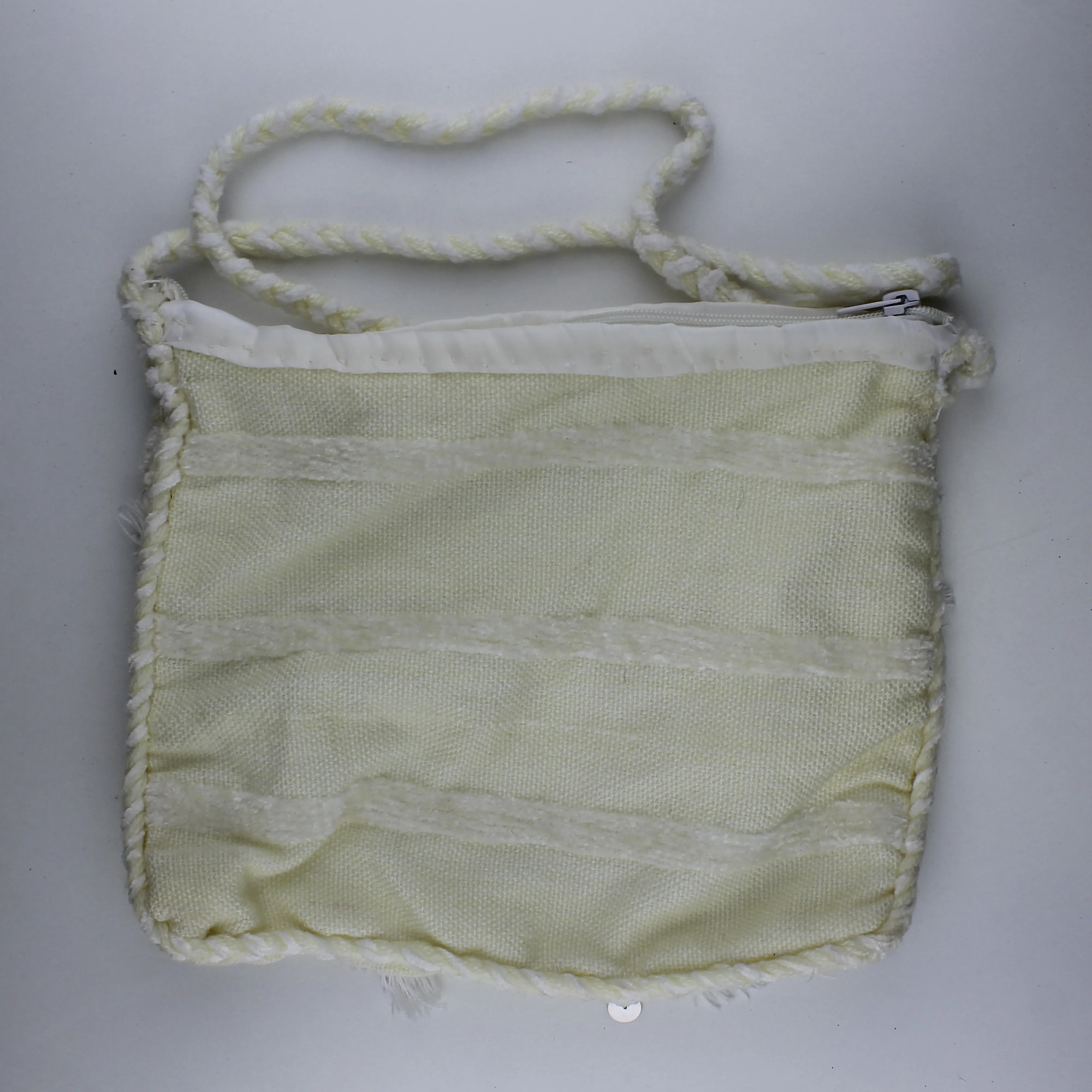 Sac berbère artisanal blanc à paillettes – Fait main au Maroc