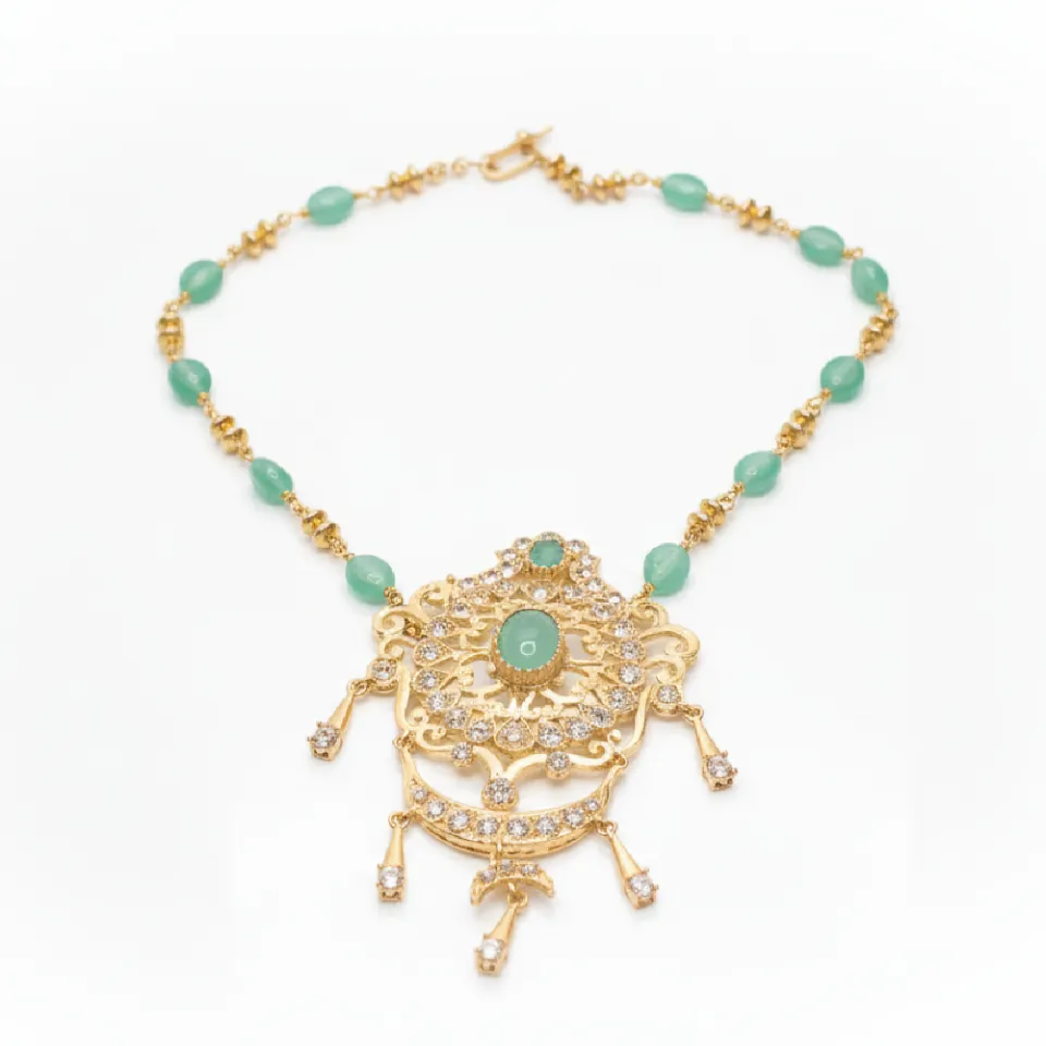 Collier Pendentif Oriental Doré, Pierres Vertes et Cristaux