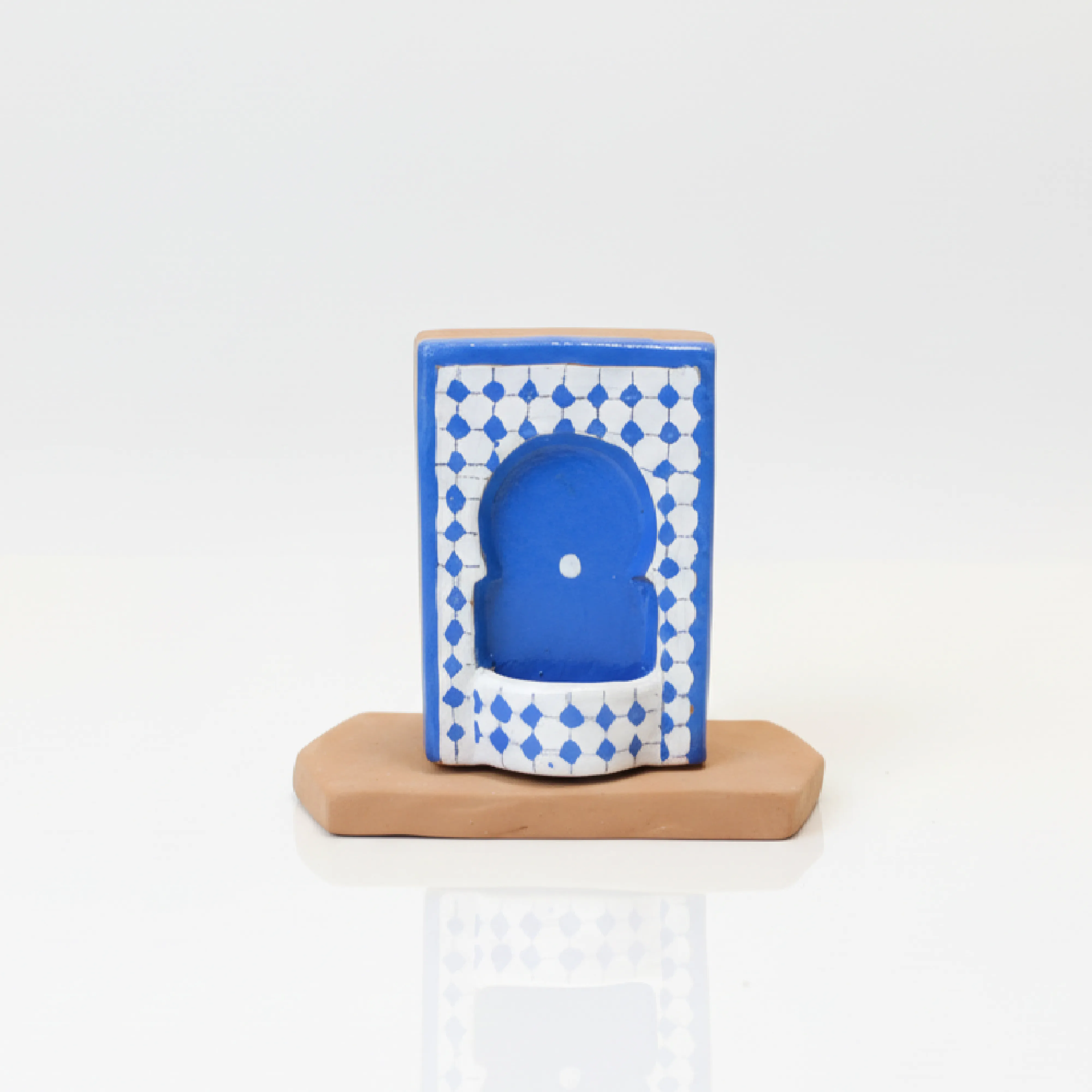 Fontaine Murale Miniature en Poterie Bleue et Blanche