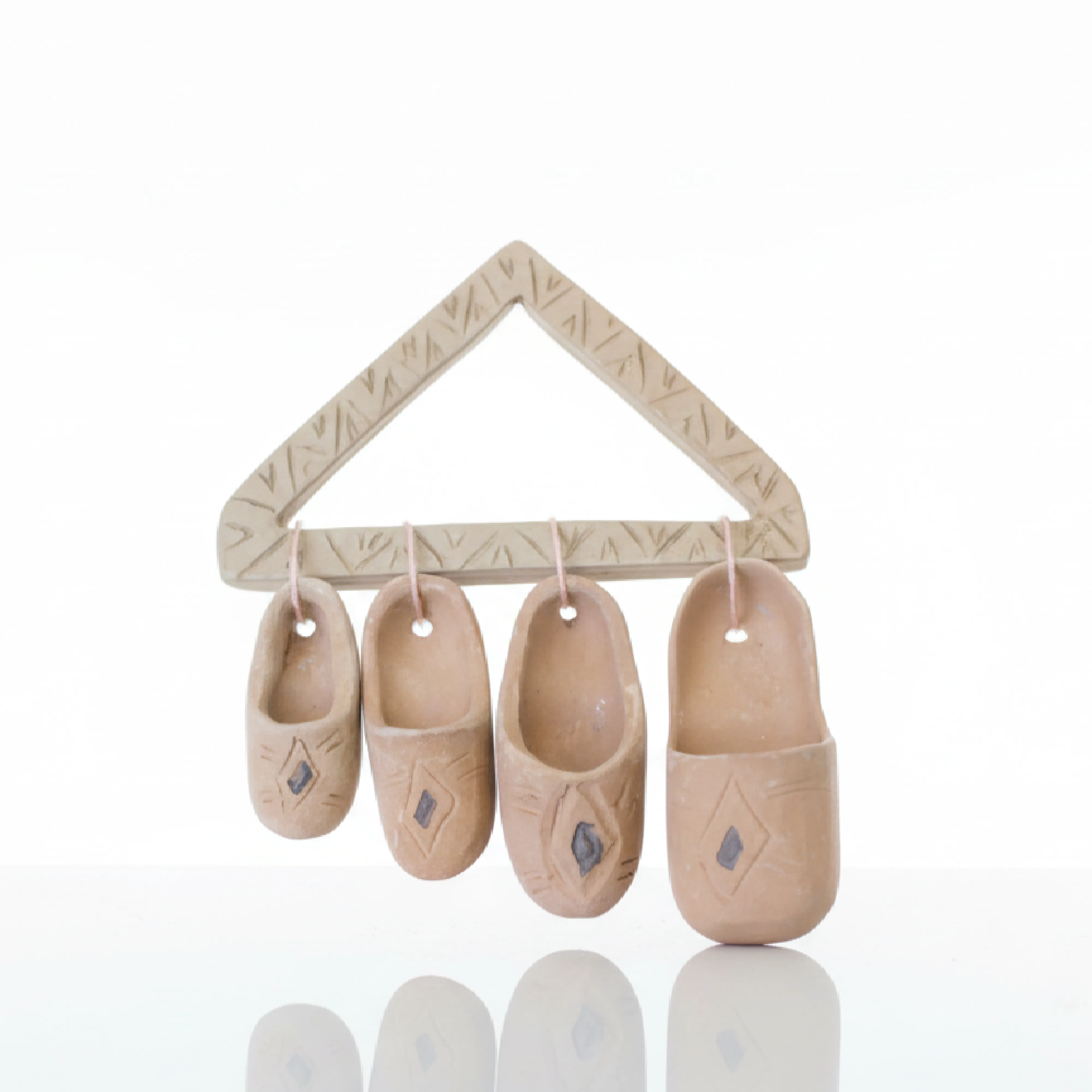 Mobile Décoratif Babouches en Céramique