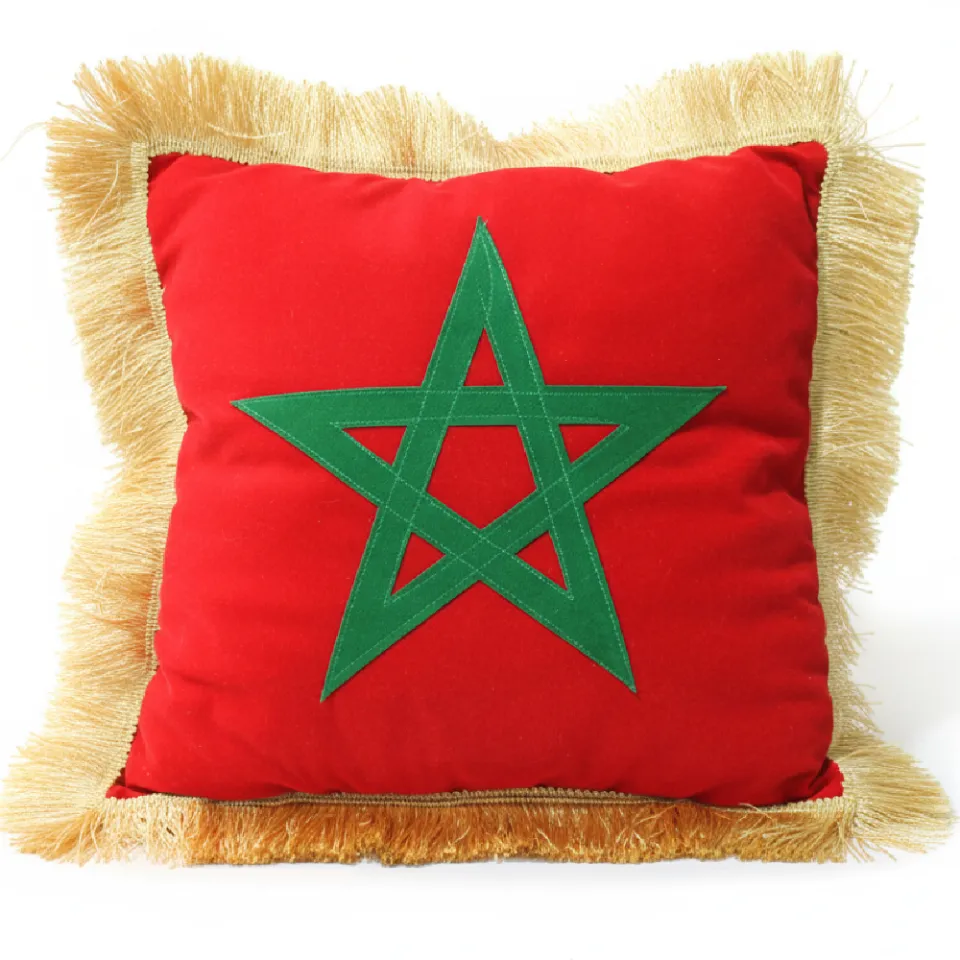 Coussin décoratif avec drapeau marocain et franges dorées
